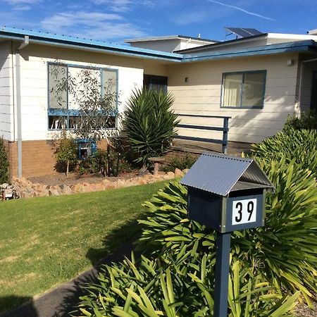 Lakes Entrance Views Villa Exterior photo