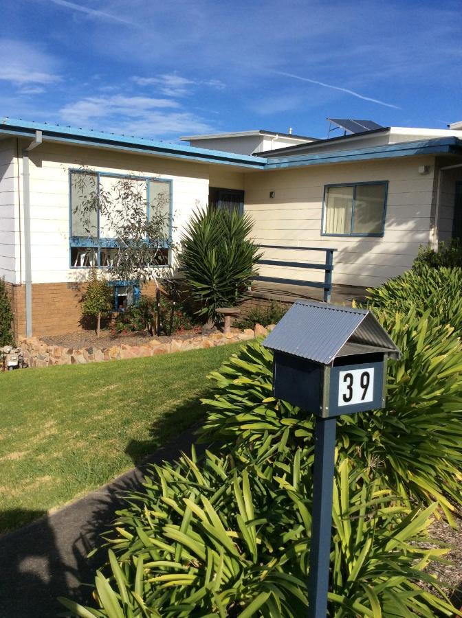 Lakes Entrance Views Villa Exterior photo